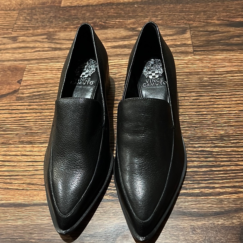 VINCE CAMUTO / Becarda Pointed Toe Loafer / Size 7.5